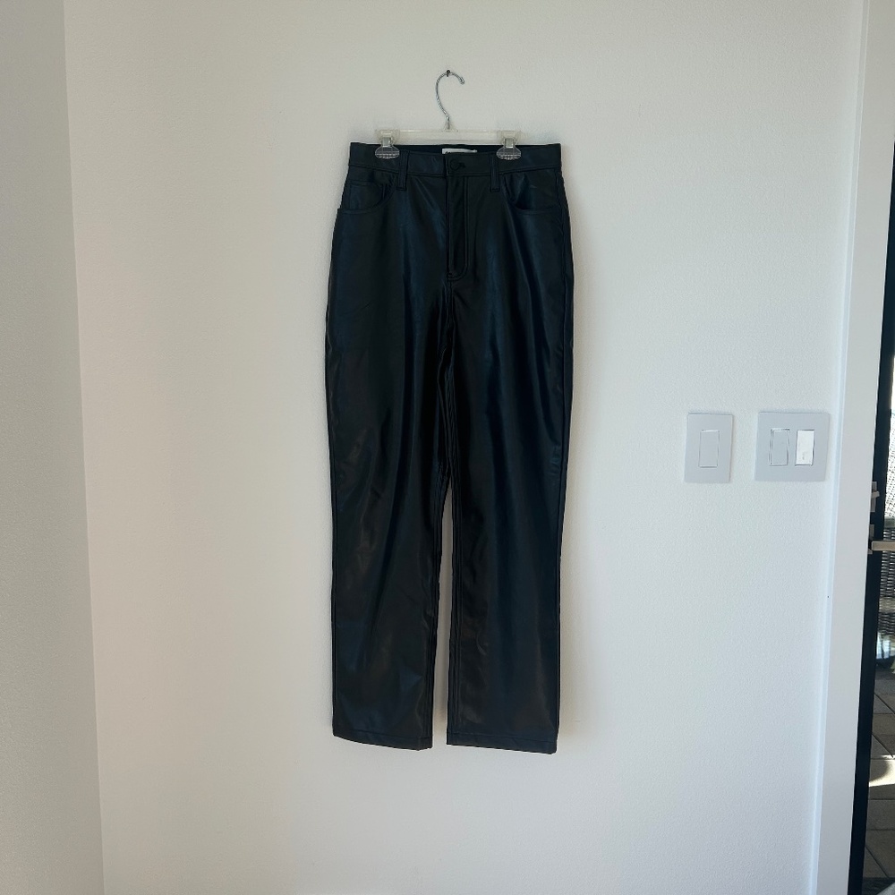 Abercrombie & Fitch Curve Love faux‑leather ’90s Straight pants – size 29
